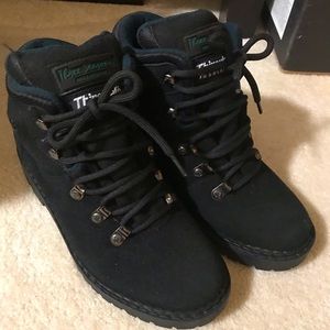 Brand new three seasons black waterproof shoes